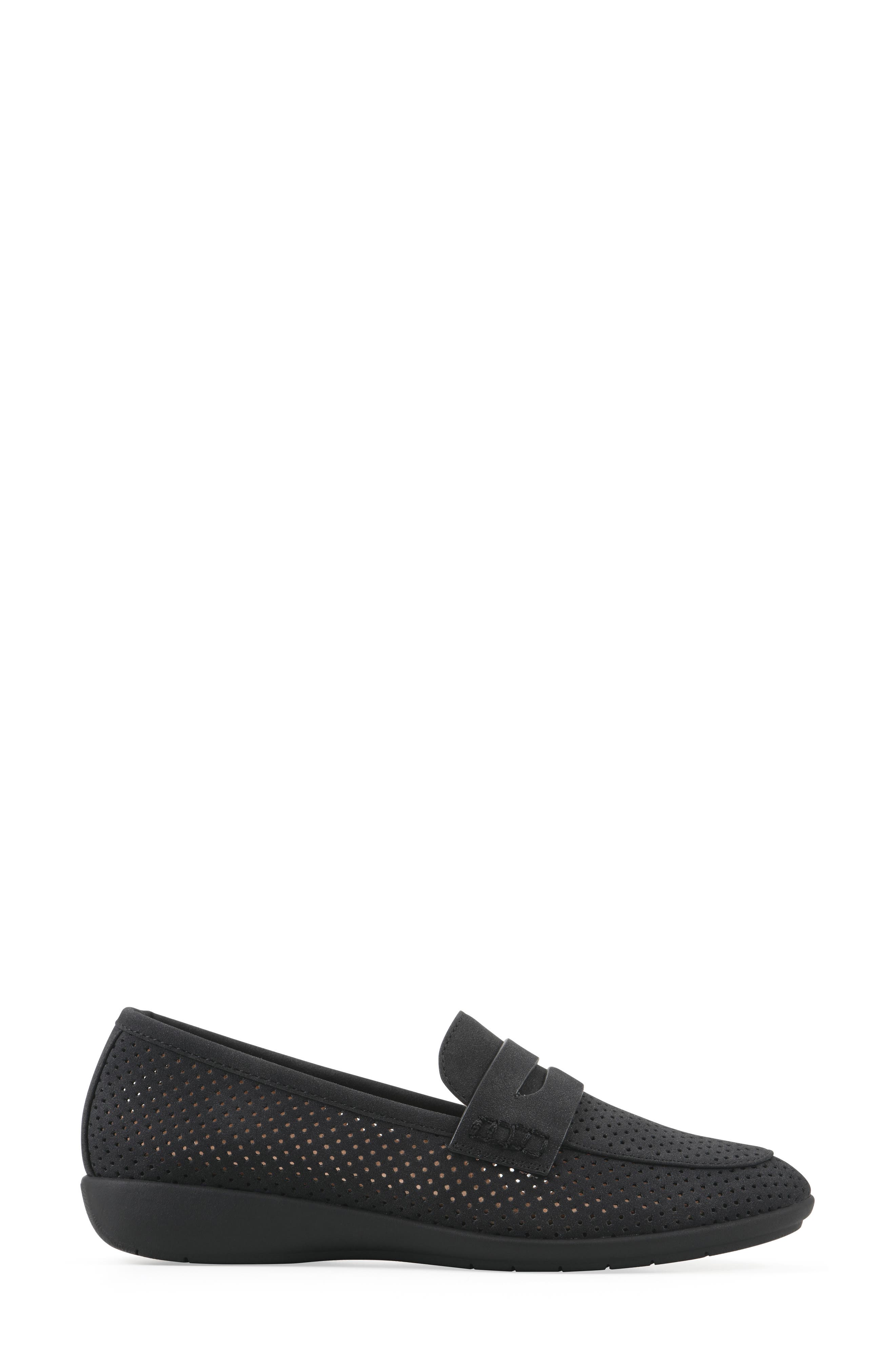 CLIFFS BY WHITE MOUNTAIN Samson Loafer, Alternate, color, Black/ Nubuck