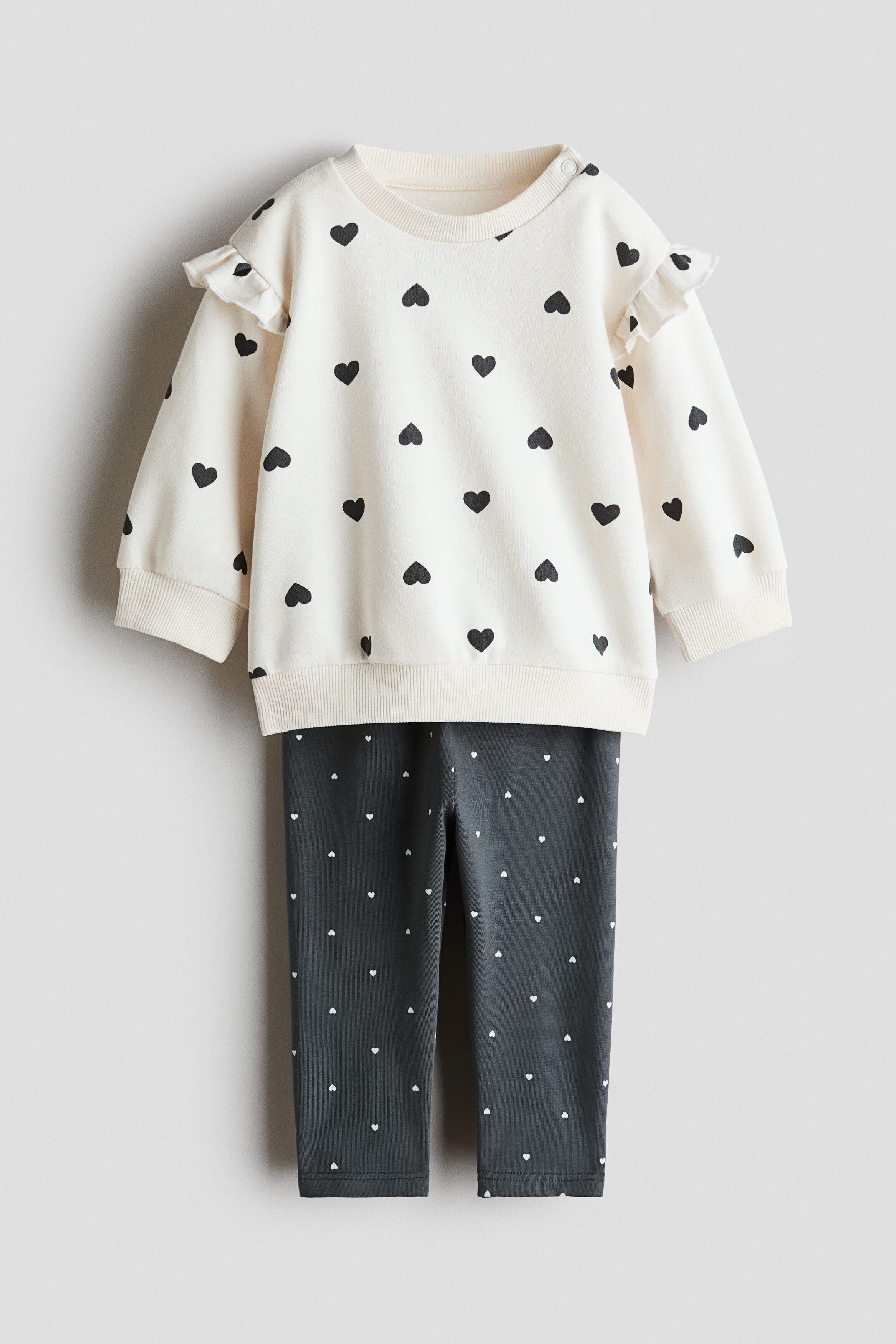 Dark gray/hearts