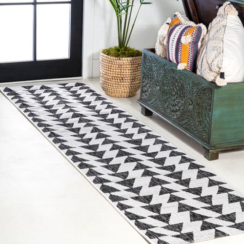 Jonathan Y Andratx Modern Geometric Indoor/outdoor Area Rug In Ivory/black