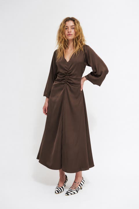 Wrenleecras V-Neck Gathered Midi Dress