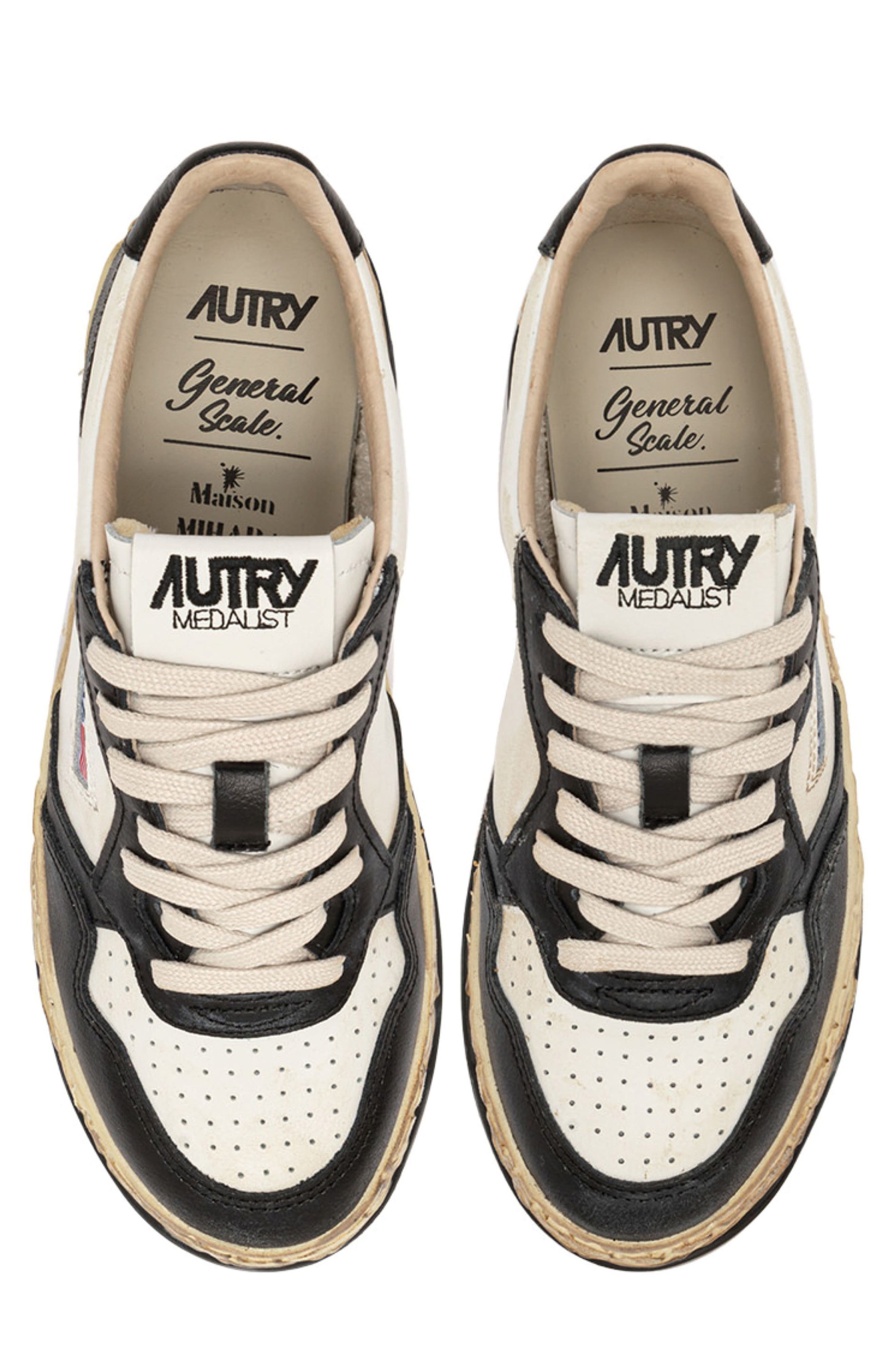AUTRY Medalist Super Vintage Low Sneaker, Alternate, color, White/ Black