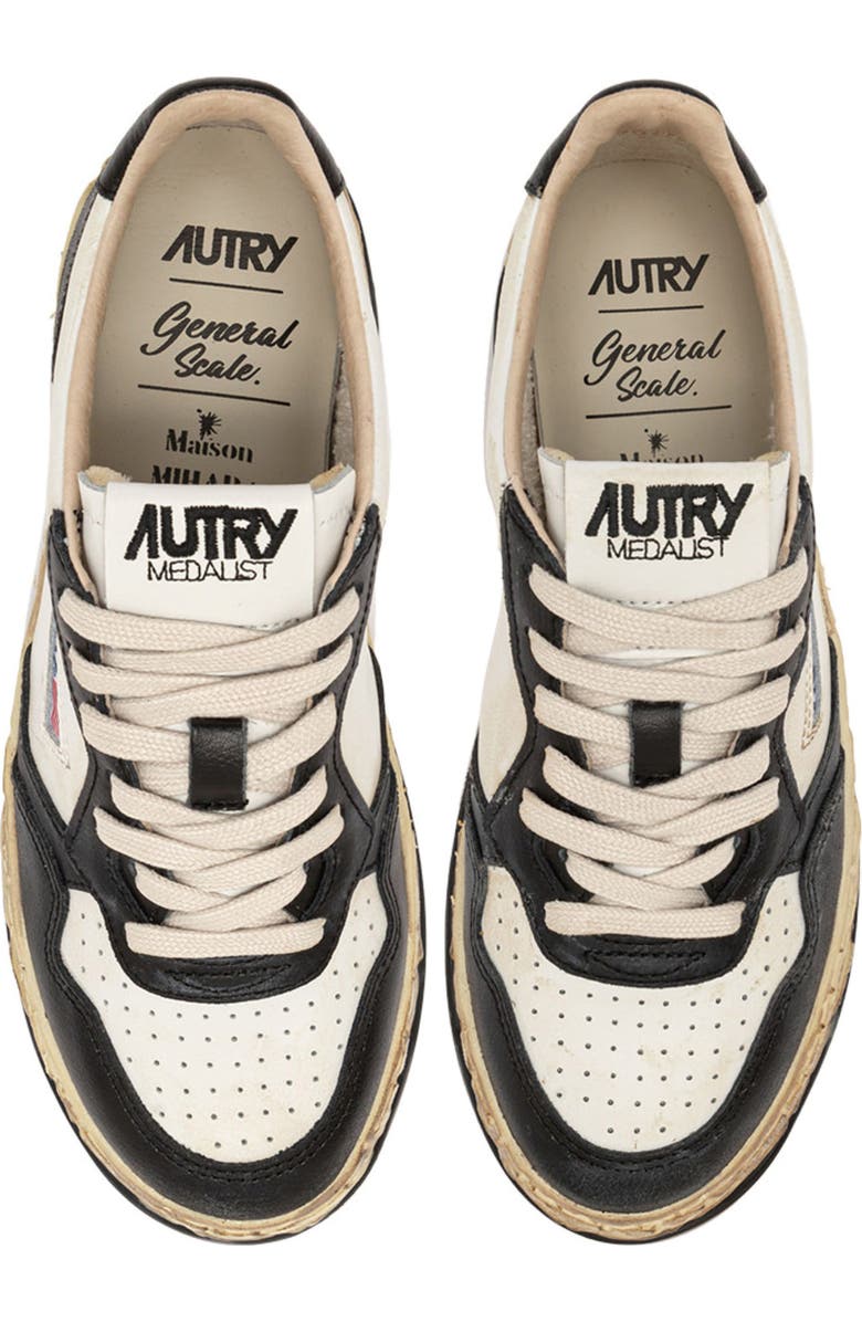 AUTRY Medalist Super Vintage Low Sneaker, Alternate, color, White/ Black