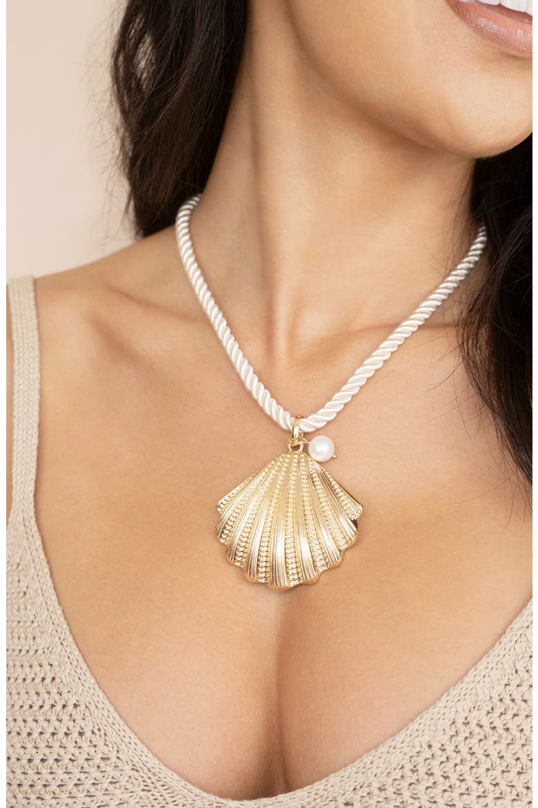Scallop Shell Pendant Necklace, Alternate, color, GOLD