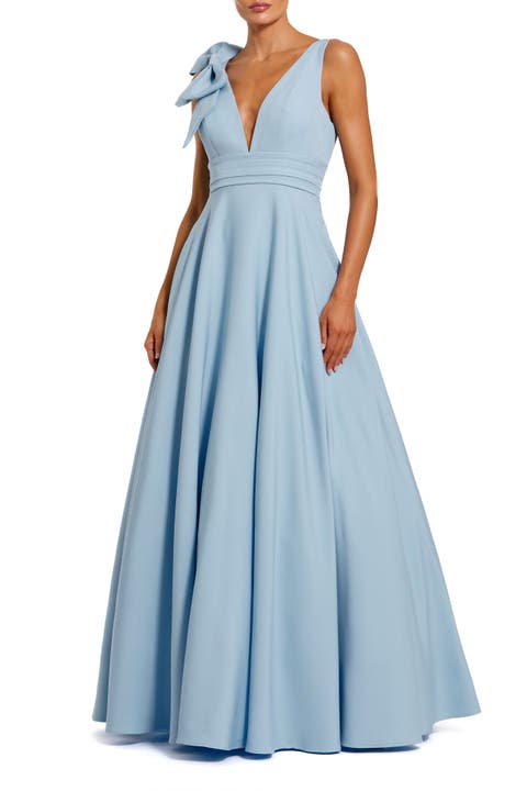 Petite Sleeveless Plunge Neck Ball Gown With Bow Detail