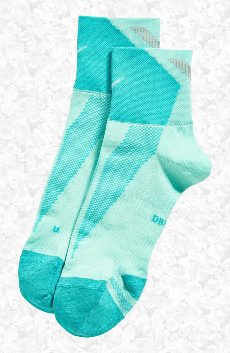 Nike 'Elite' Lightweight Quarter Running Socks, Main, color,