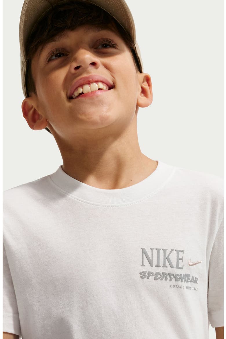 Kids' Sportswear Embroidered Cotton Graphic T-Shirt, Alternate, color, SUMMIT WHITE/ WOLF GREY