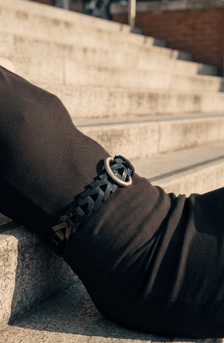 JURGI Triangle Loop Belt Patent Leather, Alternate, color, Black