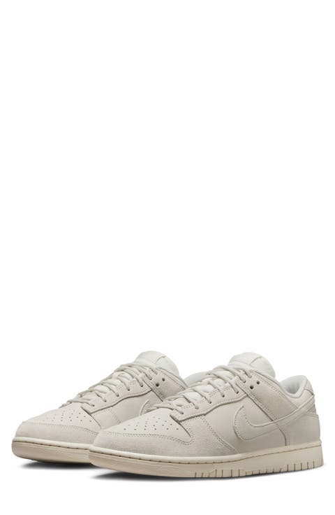 Dunk Low SE Basketball Sneaker (Men)