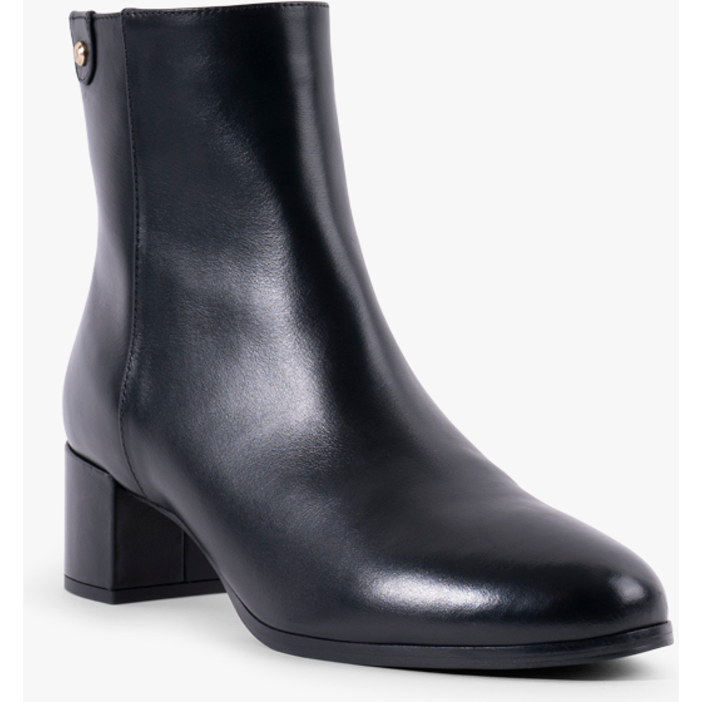 Stinaa.j Sophie Boots In Black