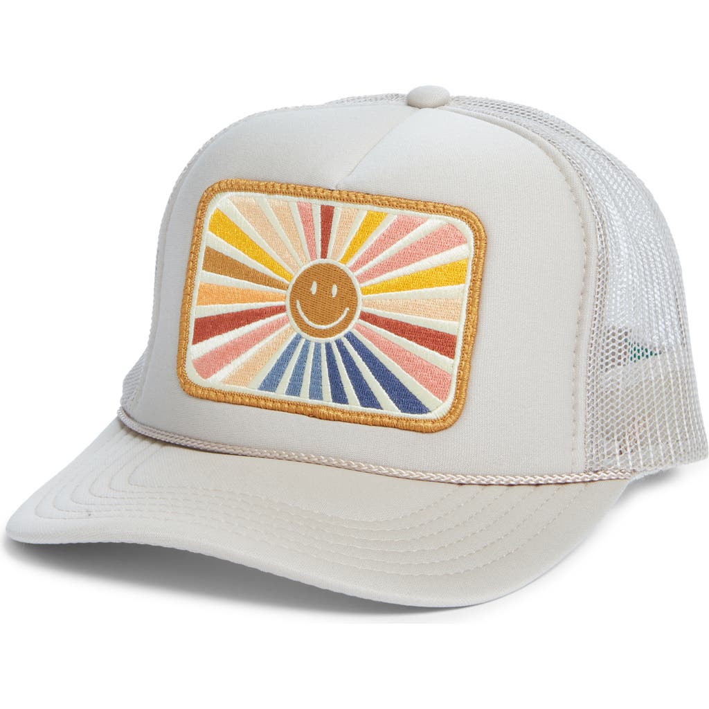 Friday Feelin ' Sunray Smile Patch Trucker Hat In Tan