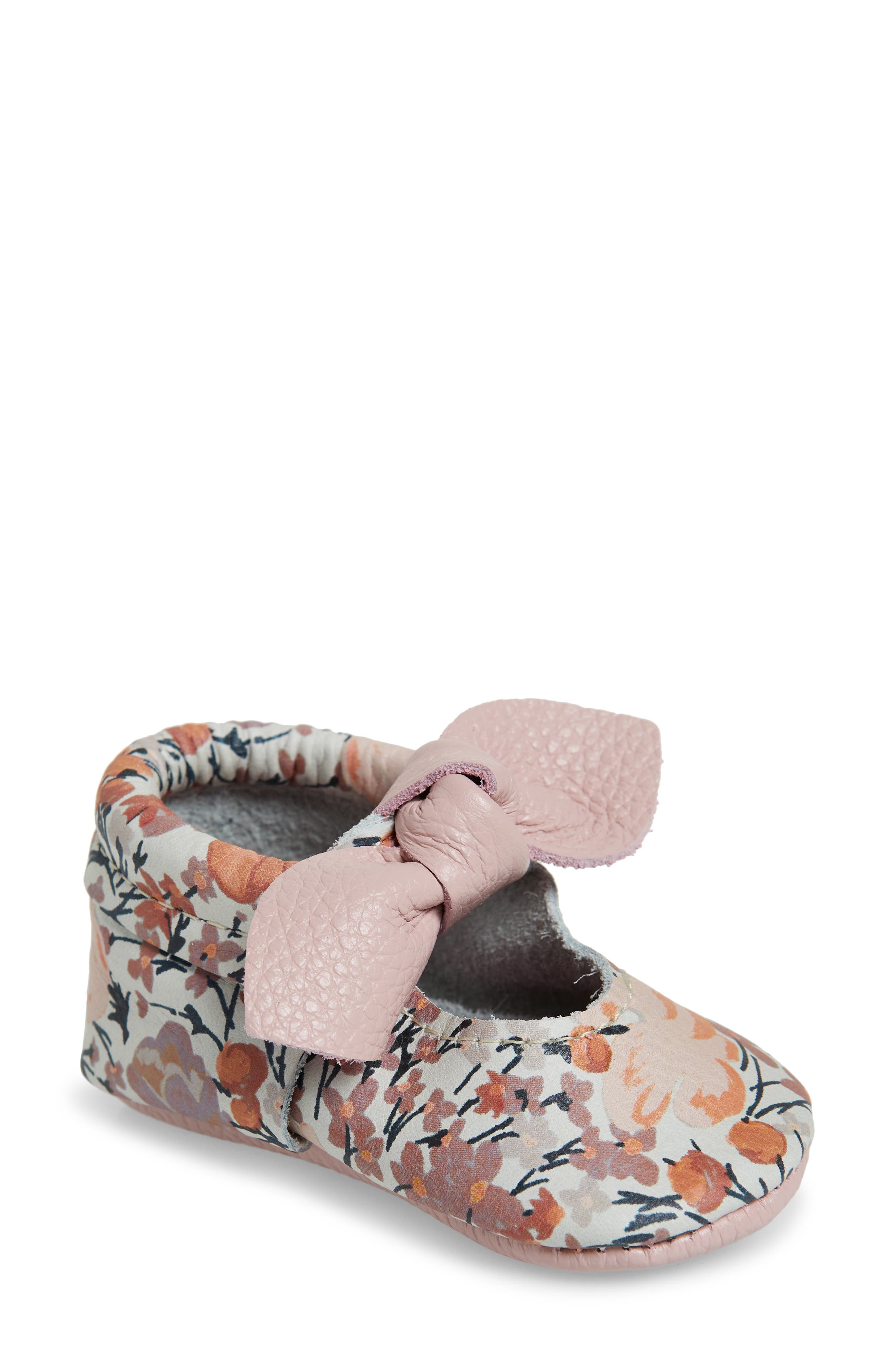 Freshly Picked Knotted Bow Crib Shoe, Main, color, 