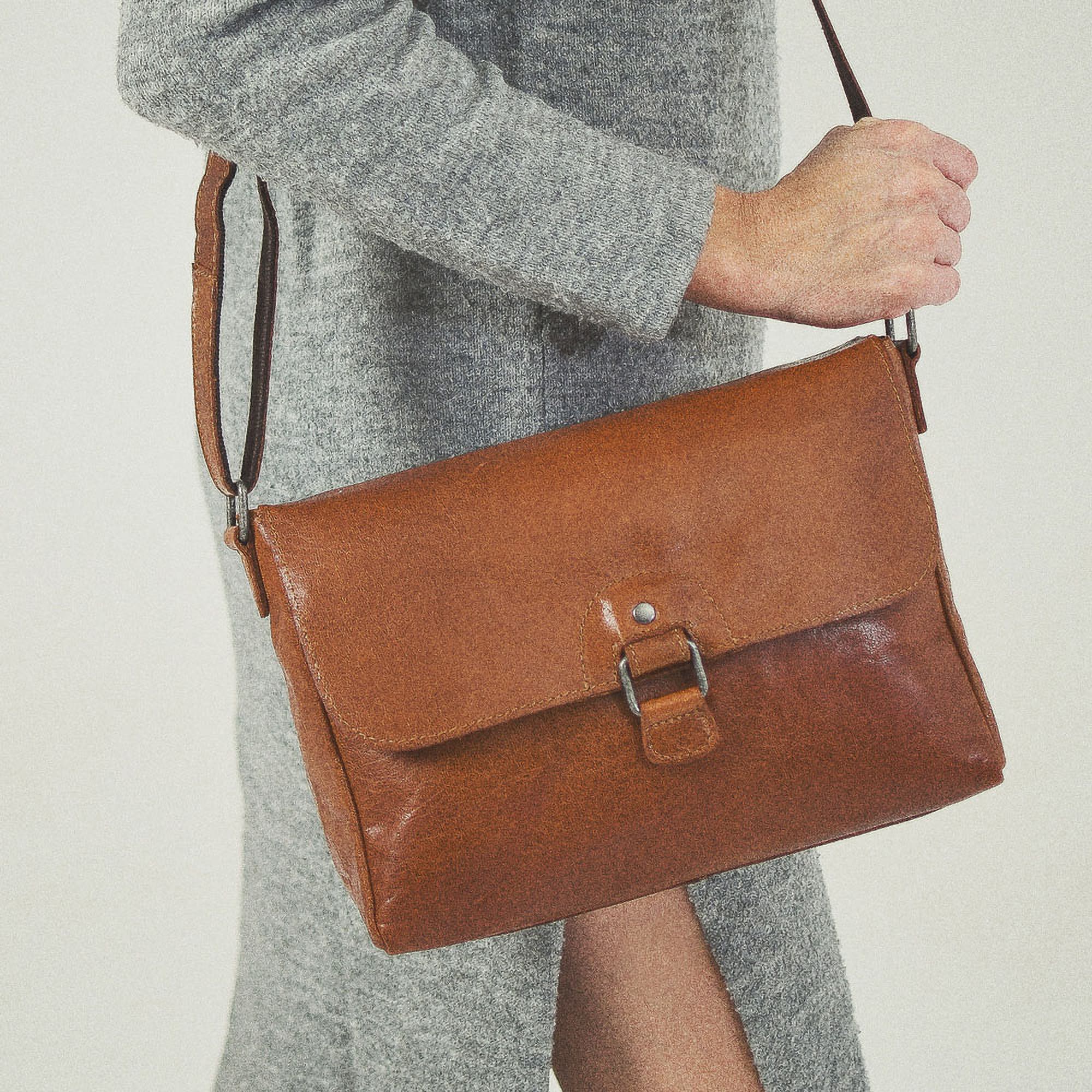 Voyager Olivia Crossbody Bag, Alternate, color, Honey