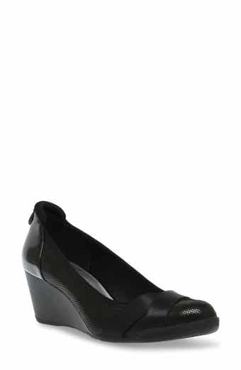 Bandolino tuvonna wedge pump on sale