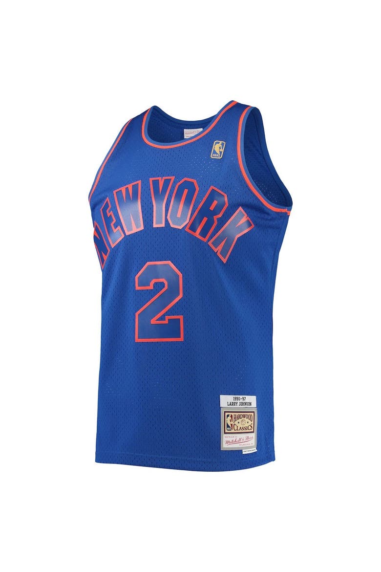 Men's Mitchell & Ness Larry Johnson Blue New York Knicks 1996/97 Hardwood Classics Swingman Jersey, Alternate, color, Blue