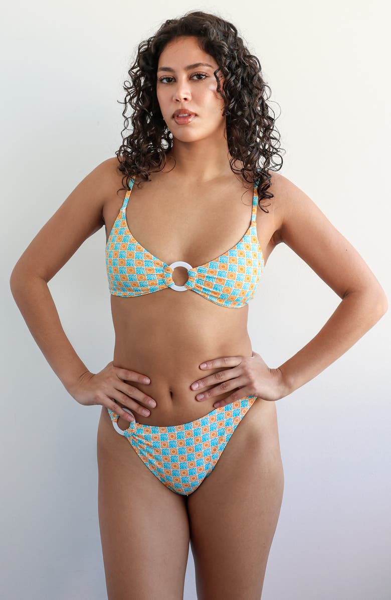 Dippin Daisys Solar Triangle Bikini Top, Alternate, color, Sun And Waves
