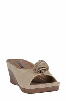 GOOD CHOICE NEW YORK Sydney Floral Platform Wedge Sandal