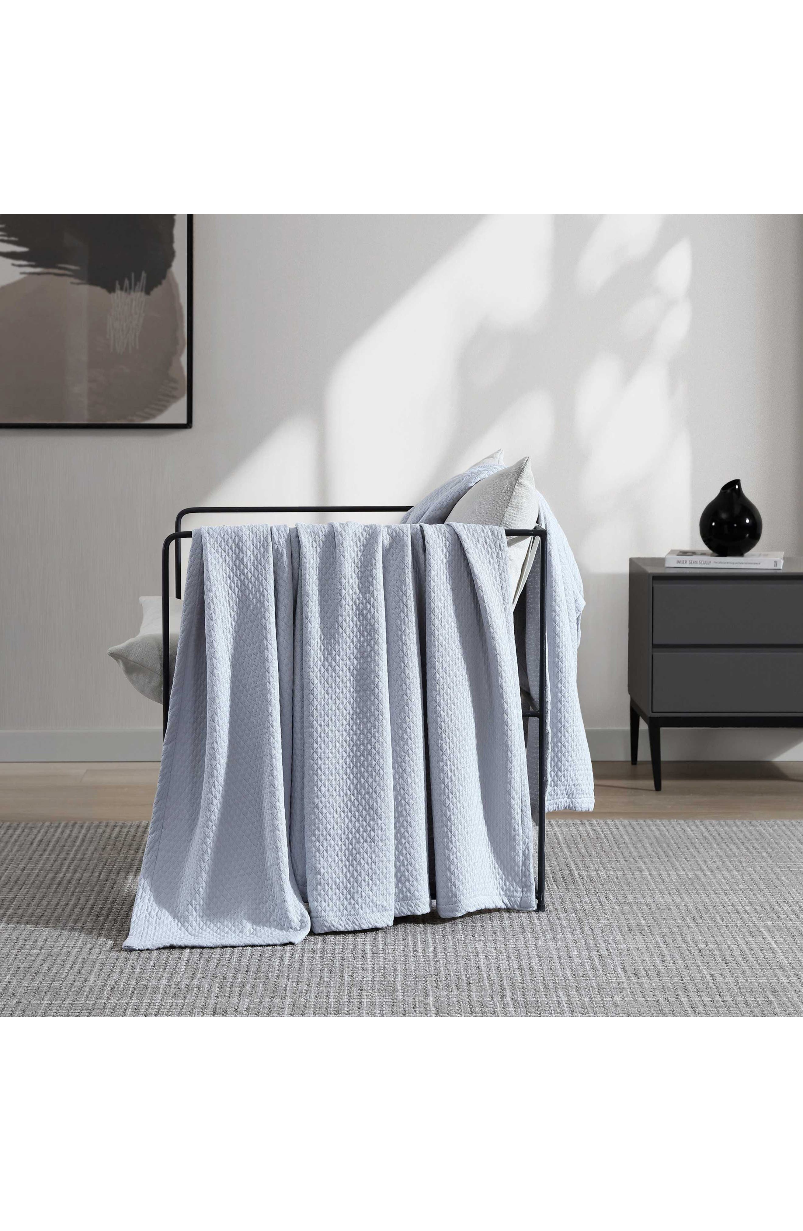 Vera Wang Matelassé Cotton Jacquard Blanket | Nordstromrack