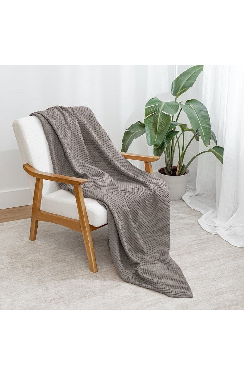 Comfy Cubs Adult Waffle Blanket, Alternate, color, Charcoal