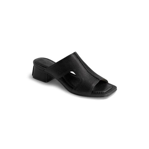 BERNARDO FOOTWEAR BERNARDO FOOTWEAR JEWEL LOW HEEL SANDAL