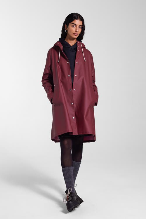 Stutterheim Mosebacke Hooded Long Sleeve Raincoat In Burgundy
