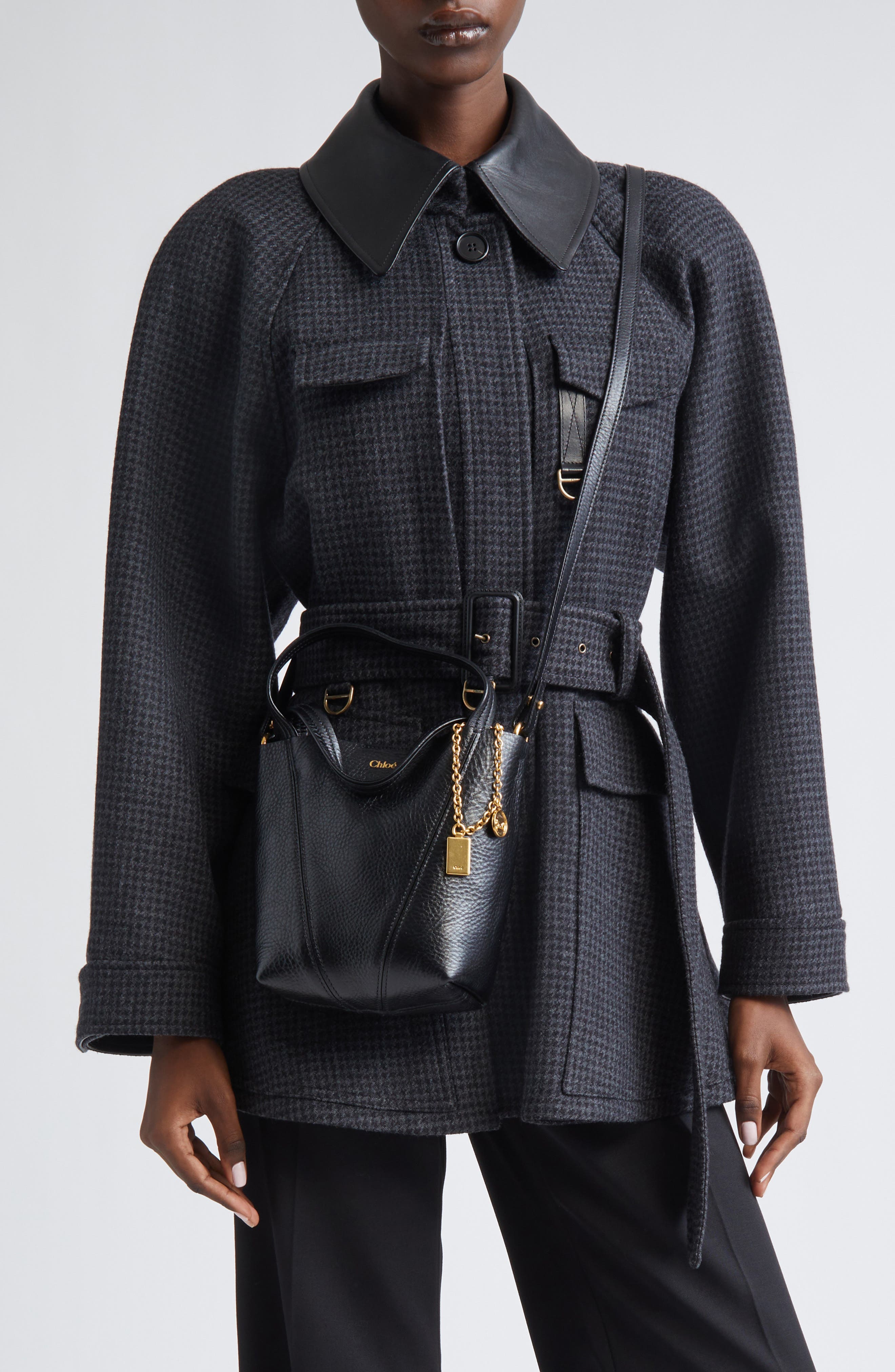 Chloé Small Spin Leather Crossbody Tote, Alternate, color, Black