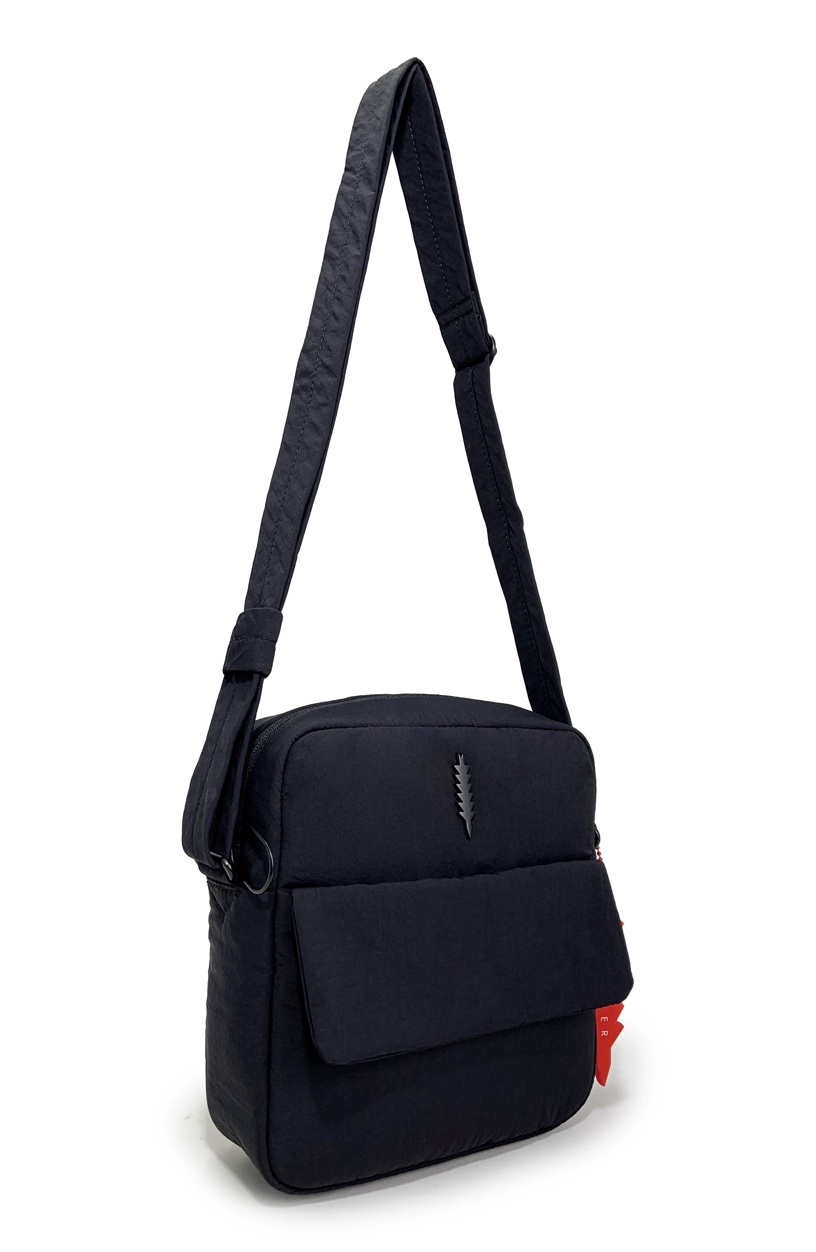 Vonn Camera Water Resistant Crossbody Bag, Alternate, color, BLACK