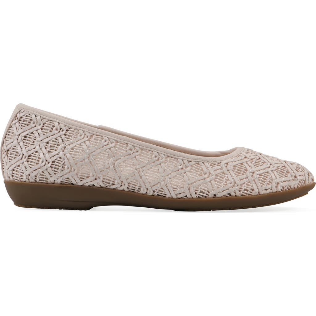 Cliffs By White Mountain Cariann Mesh Ballet Flat In Light Pink