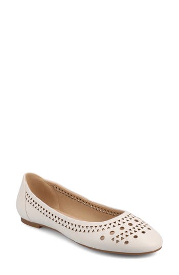 Journee Collection Kamrah Ballet Flat In Bone