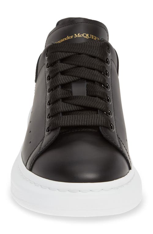 Alexander Mcqueen Round Head Lacing Low-cut Casual Sneakers In Black