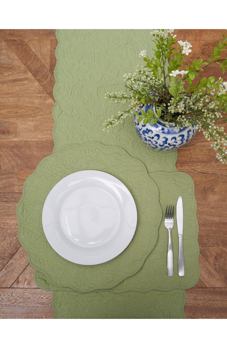C&F Home Christiana Sweet Pea Reversible Machine Washable Round Scallop Quilt Placemats Set of 6, Alternate, color, Green