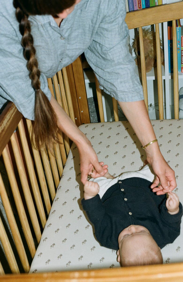 Oilo Print Organic Cotton Crib Sheet, Alternate, color, Eggshell