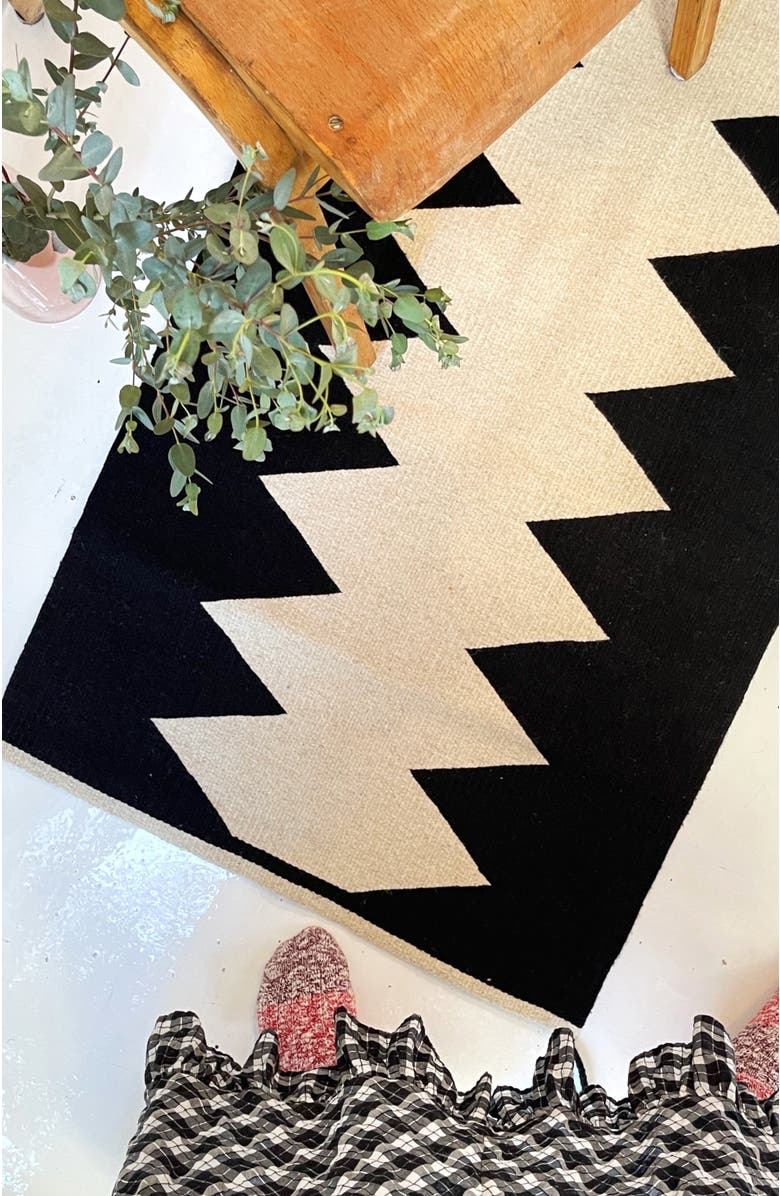 Archive New York Zapotec Zig Zag Handwoven Flatweave Wool Rug, Alternate, color, Black
