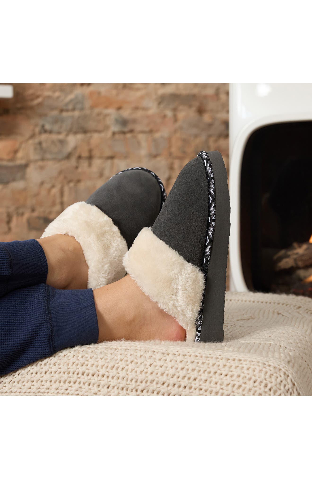 Minnetonka Cerise Faux Fur Lined Slipper, Alternate, color, Charcoal