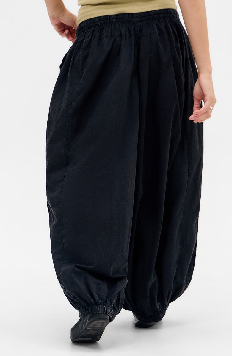 BDG Urban Outfitters Irina Balloon Pants, Alternate, color, Black