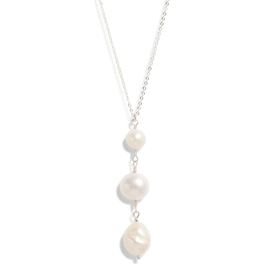 Set & Stones Clove Three Pearl Pendant Necklace in Pearl/Silver