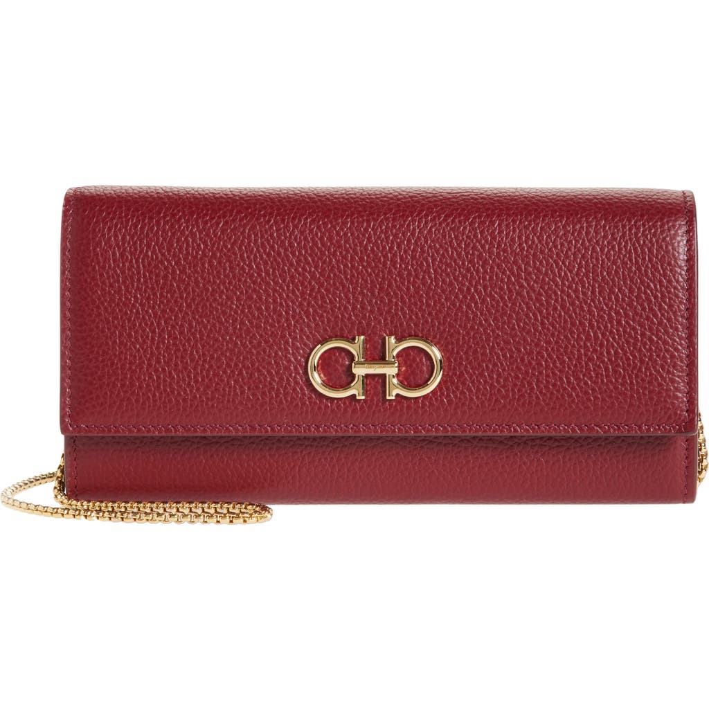 Ferragamo Double Gancio Leather Wallet On Chain In Borgogna