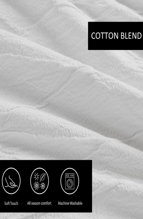 Vera Wang Abstract Crinkle Duvet & Shams Set In Off White