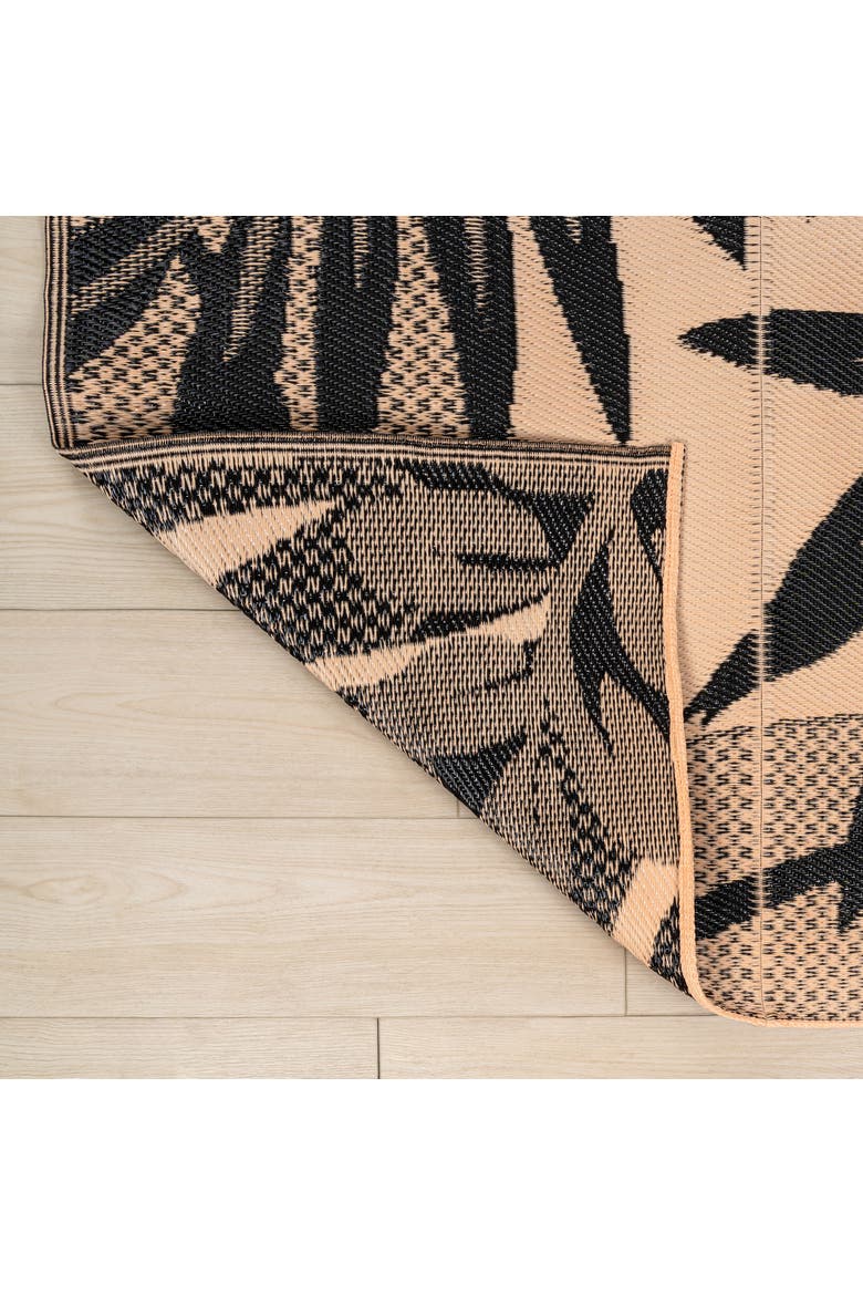 Wilde Classic Botanical Foldable Waterproof Reversible Plastic Straw Outdoor Rug, Alternate, color, Black/Cream