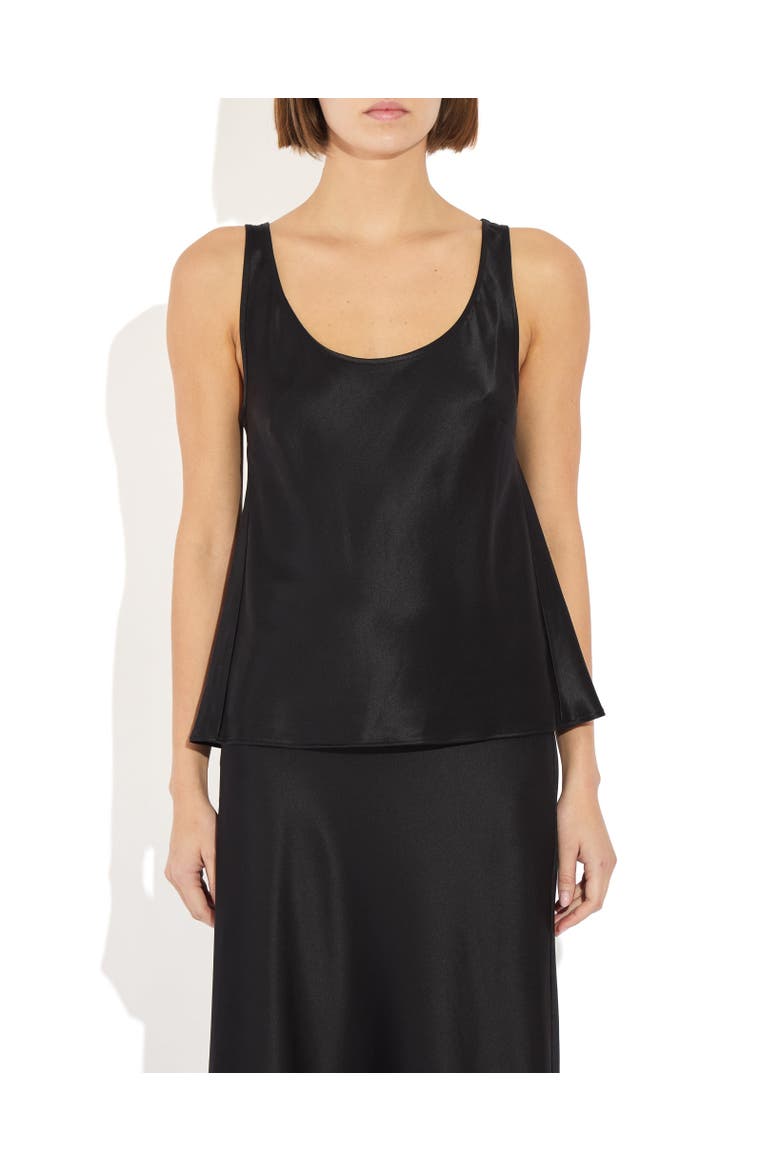 Karen Tank, Main, color, Noir