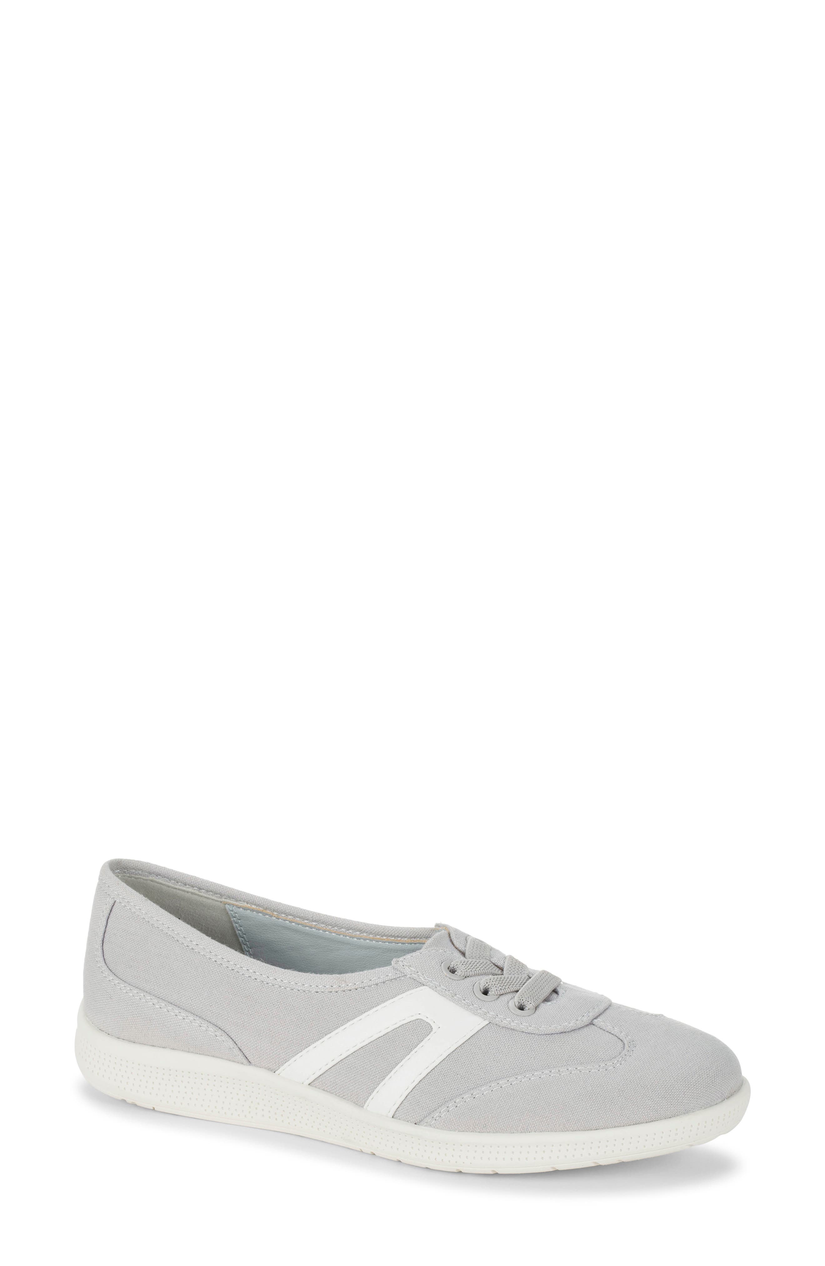 BARETRAPS Vannie Slip-On Sneaker