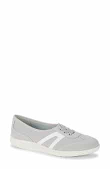 BARETRAPS Vannie Slip-On Sneaker