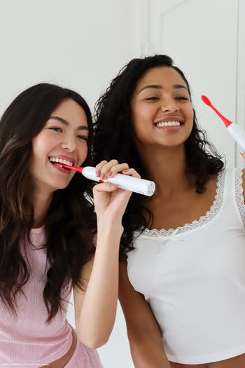 x Hello Kitty<sup>®</sup> Electric Toothbrush