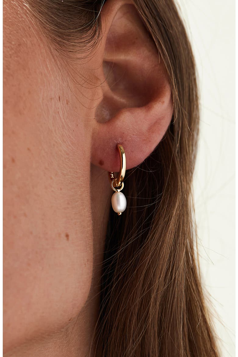 Freshwater Pearl Huggie Hoop Earrings, Alternate, color, GOLD/WHITE