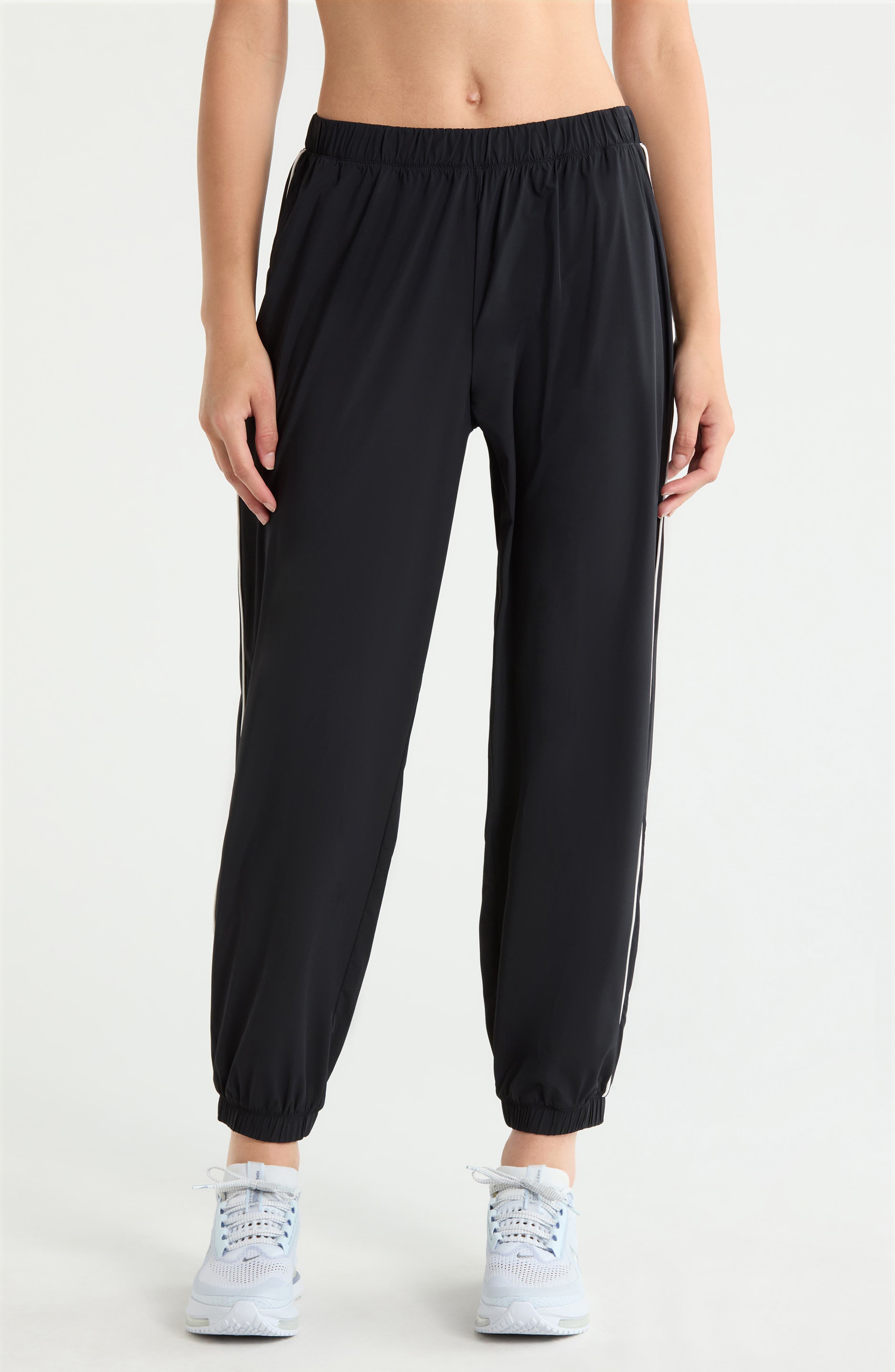 selected BLACK/ CREME