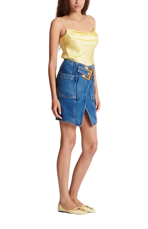 Short denim skirt with belt