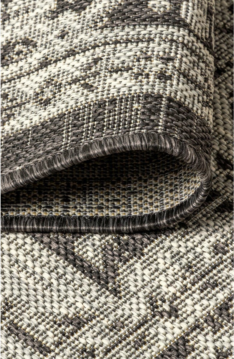 JONATHAN Y Sinjuri Medallion Textured Weave Indoor/Outdoor Area Rug, Alternate, color, Gray/Black