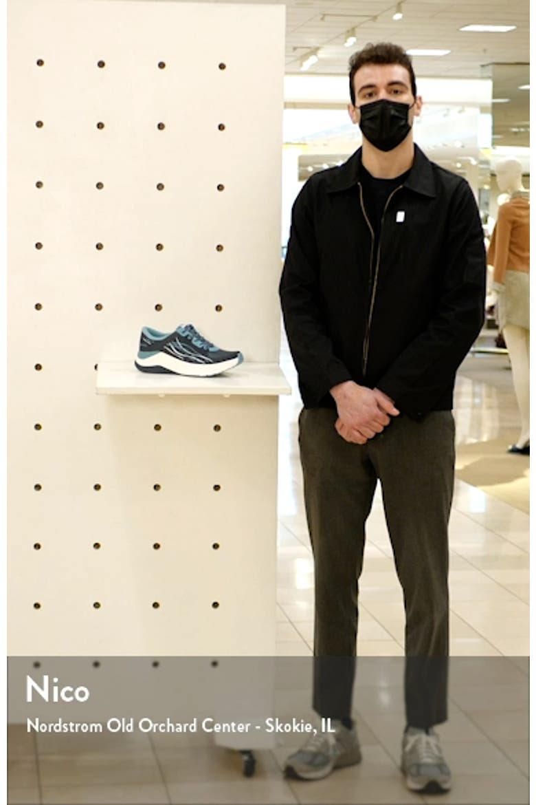 Pace Sneaker video