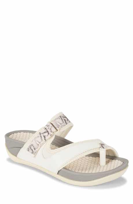 BARETRAPS Deserae Footbed Sandal