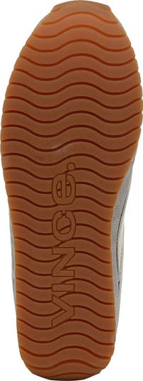 Oasis Runner Sneaker