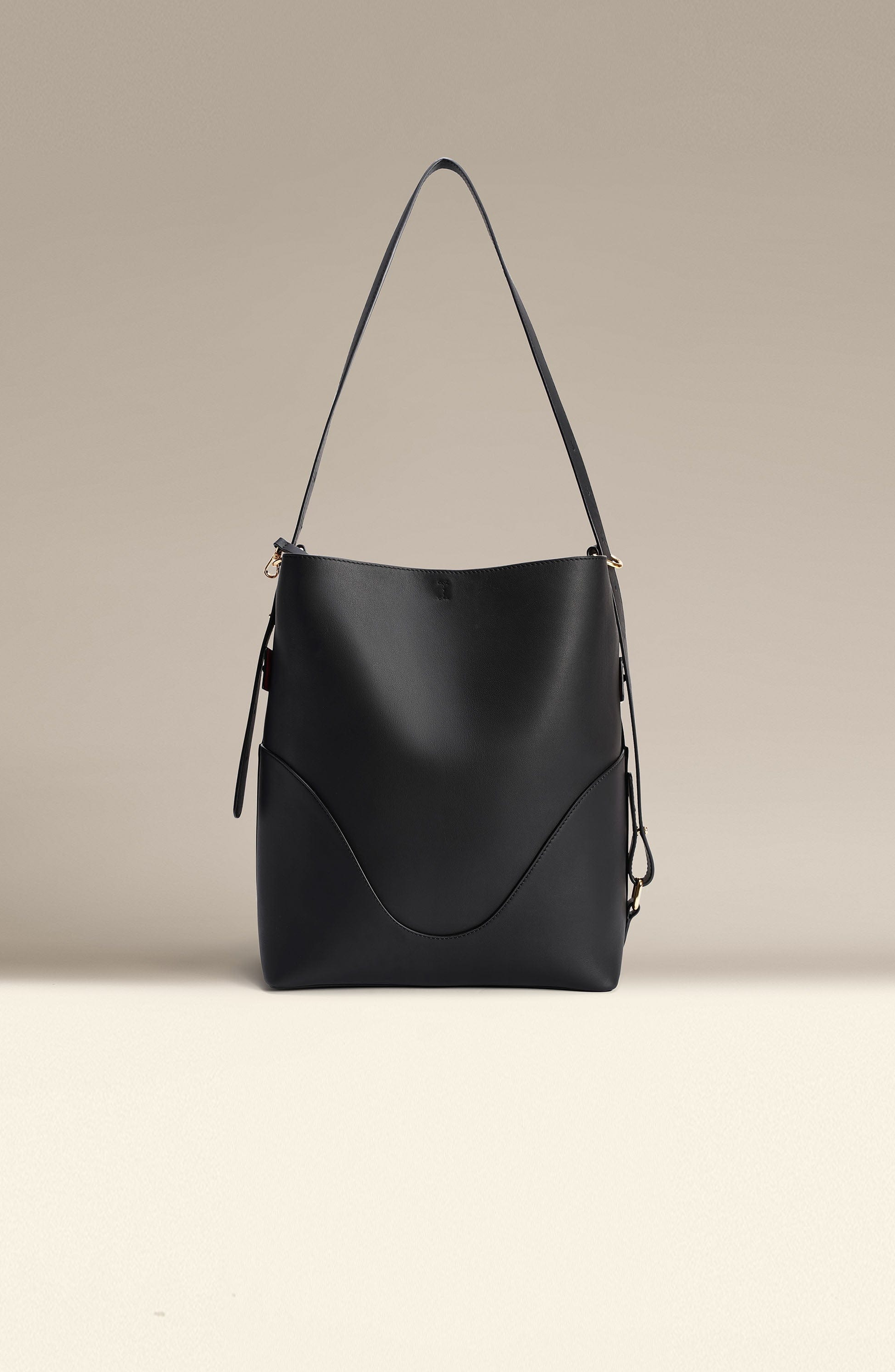 OLEADA Marina Soft Bucket Bag in Onyx 